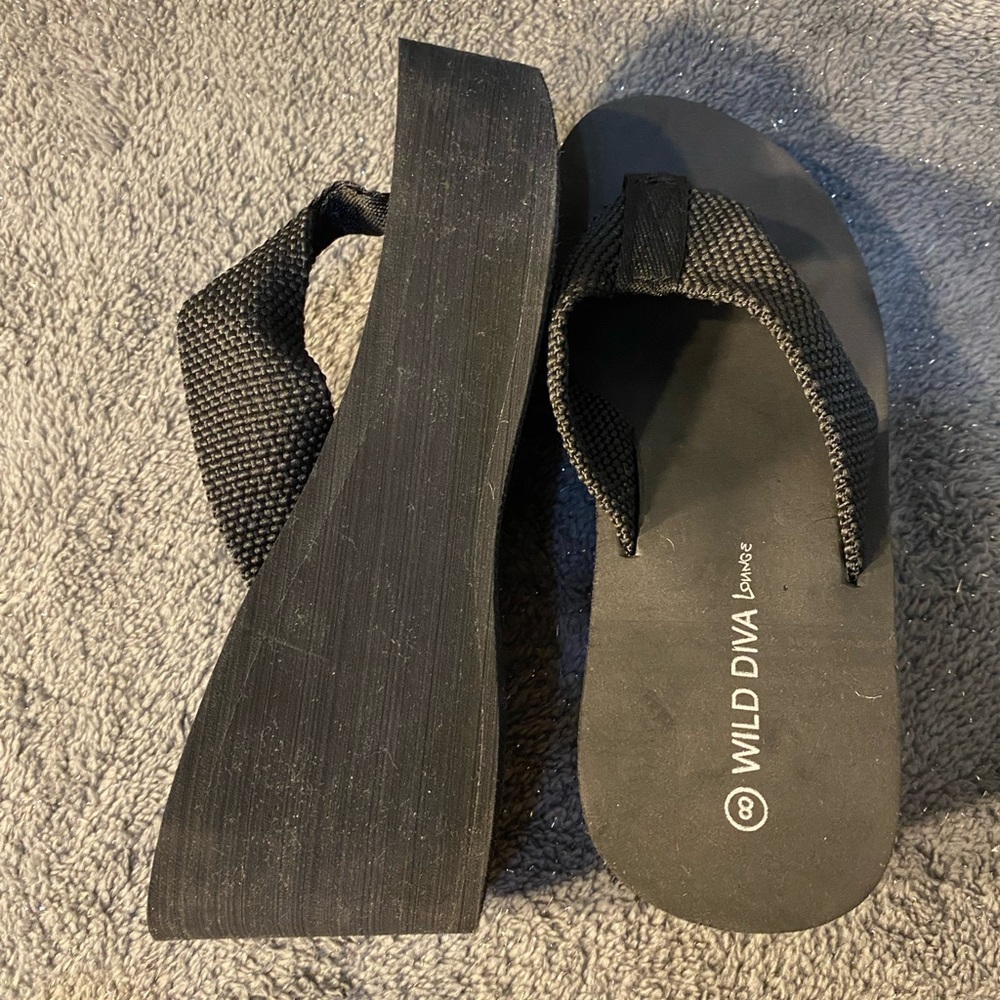 Wild diva platform flip-flops